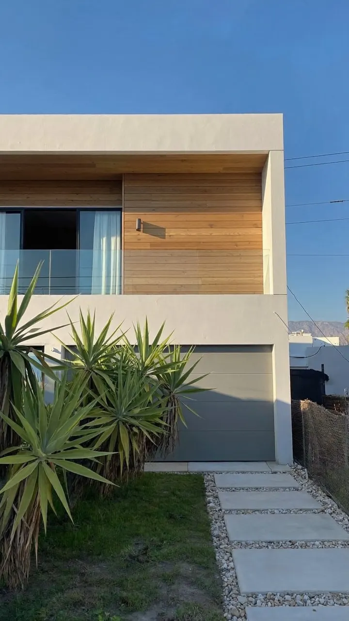 Antes: Foto de la fachada de una casa en venta